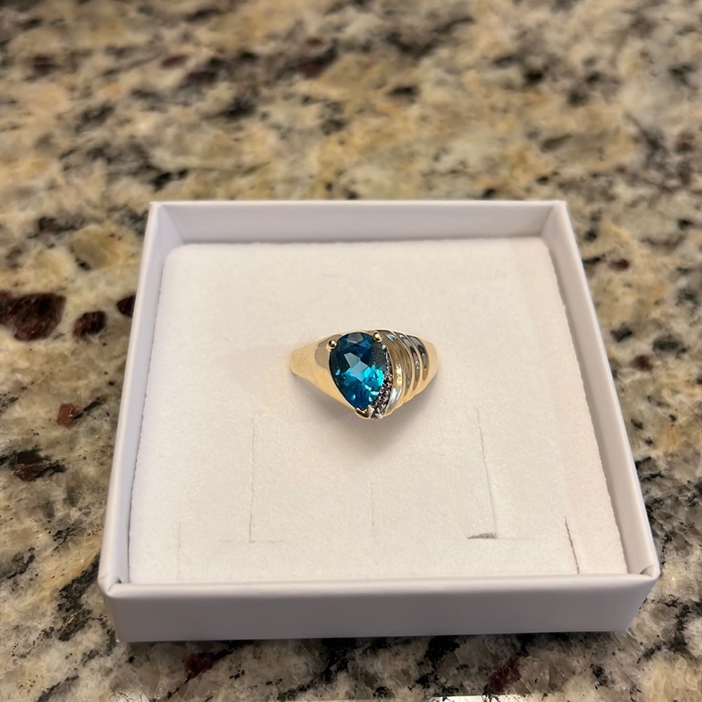 14k solid yellow gold blue topaz ring
